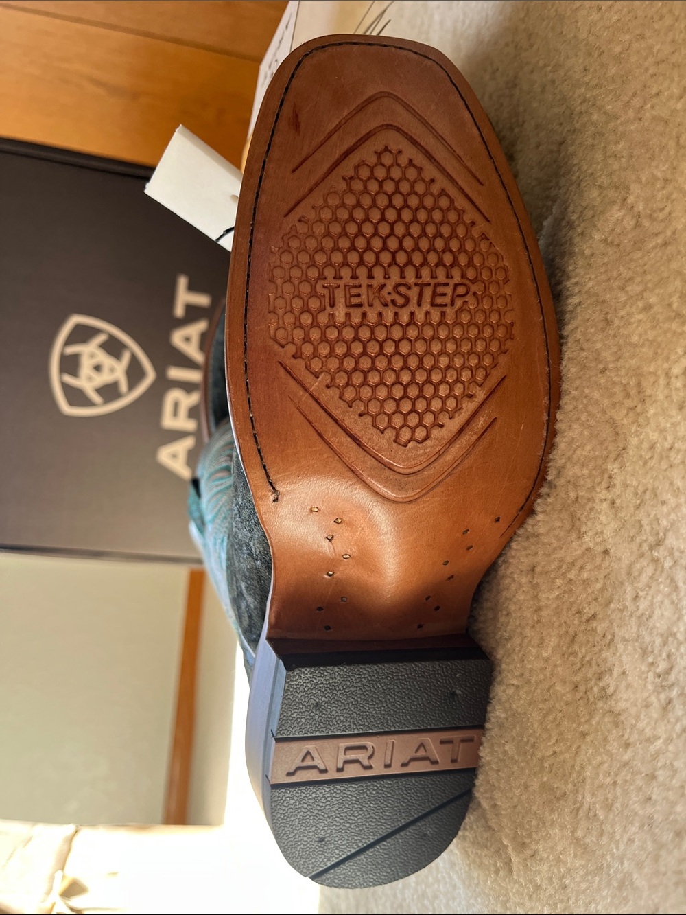 Women’s Roughout Ariat Cowboy Boots - Picture 4 of 6